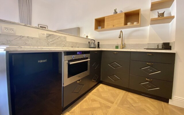 Kubler's House-  By Beach Apartments TLV