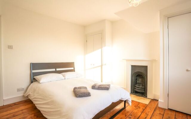 The Glasshouse Escape - 5BDR Victorian Jewel with Modern Twists in Jericho