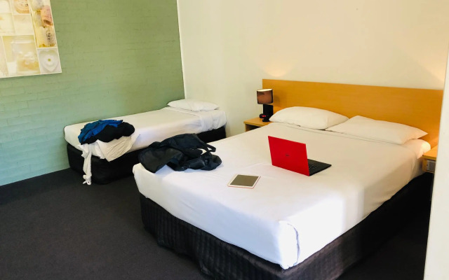 Campbelltown Colonial Motor Inn