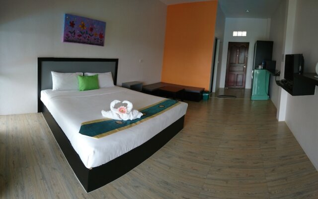 RoomQuest Chonburi Phanat Nikhom