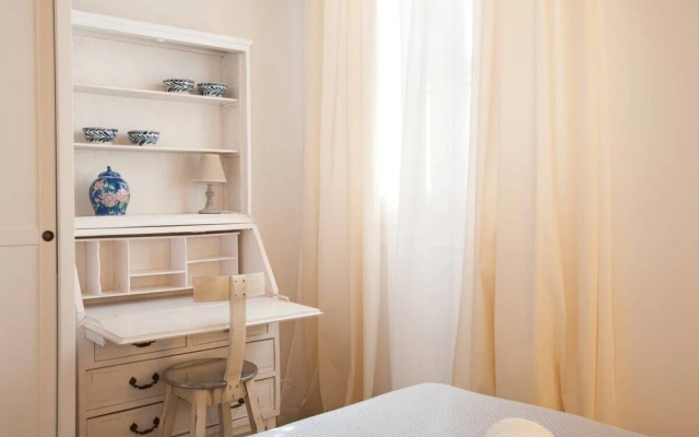 Modern 3 Bedroom Flat With Terrace in Lesseps