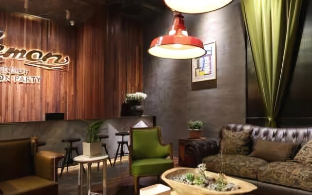 Lemon Party Art Hotel