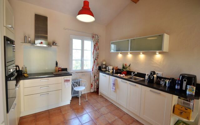 Stunning villa with private swimming pool and large garden