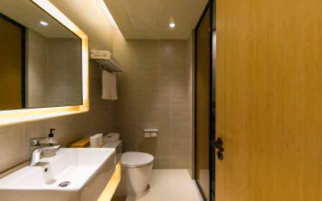 Ji Hotel (Shanghai Hongqiao Airport Qixin Road)