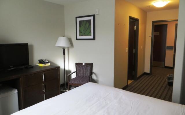 Super 8 Saskatoon Near Downtown