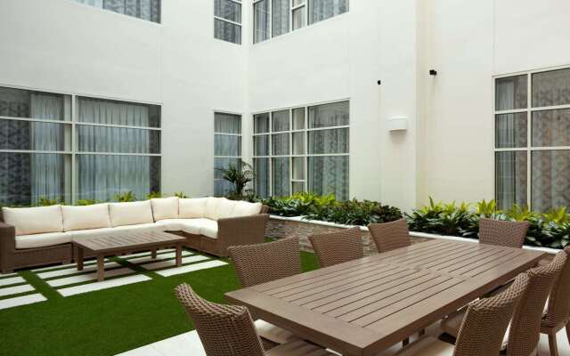 Embassy Suites Louisville Downtown