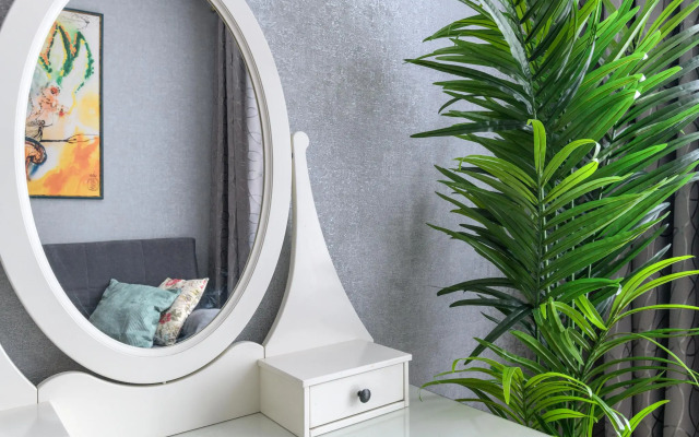 Sutki Rent (Сутки Рент) с видом на набережную канала Грибоедова