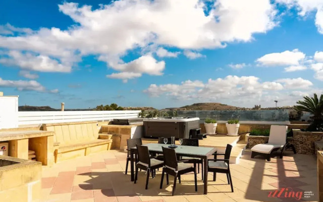 Pet Friendly Penthouse Rooftop Jacuzzi With Views