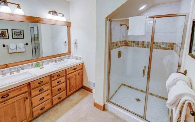 The Lodges 1114 - Two Bedroom Condo