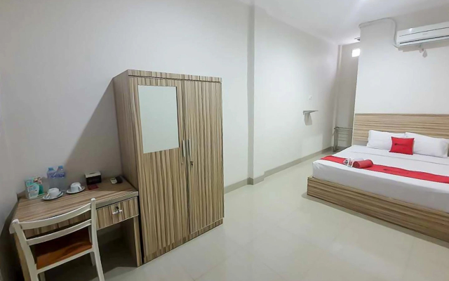 RedDoorz near Jalan Kolonel Haji Burlian Palembang - Hotel in Palembang - Photo 4