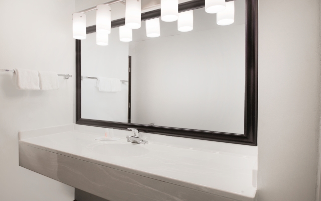 Super 8 Motel - Grove City