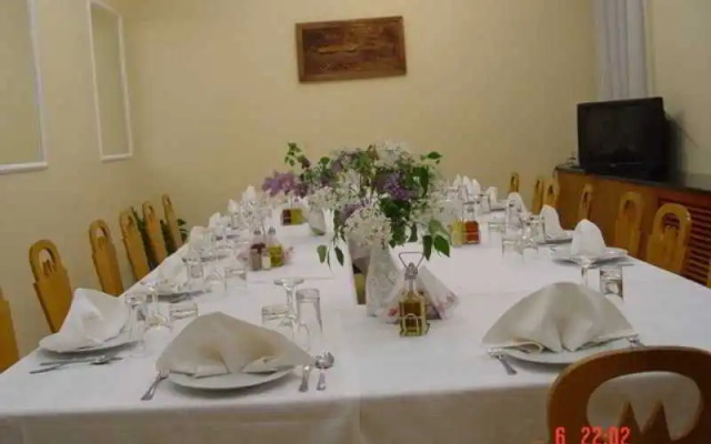 Kristal Hotel