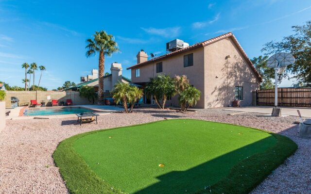Backyard Playground! Golf Sport Court & Hot Tub!