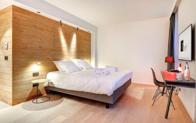 R hotel experiences