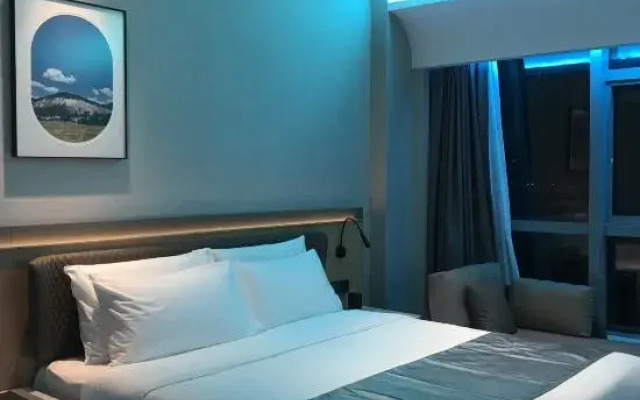 Zijing Jiahong Hotel (Zhaoqing Railway Station Xinghu Scenic Area)