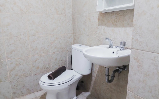 Cozy And Nice Studio At Great Western Apartment
