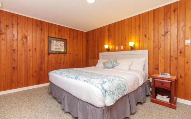 The Cedarwood Inn & Suites