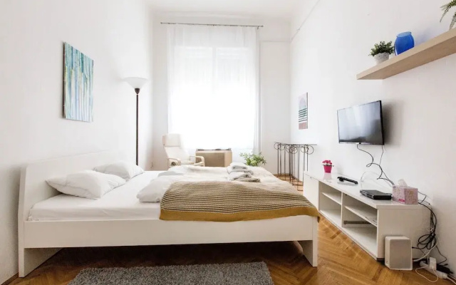 Erzsebet 53 Apartment