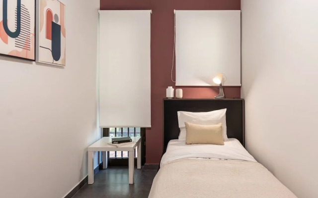 Spacious 3-bedroom Getaway With Balcony in Glyfada