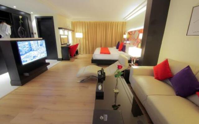 Grand Valley Hotel