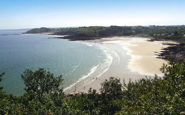 In Locquirec With 3 Bedrooms And 1 Bathrooms