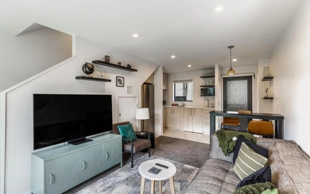 Modern 2br Townhouse Close To Aucklands Best