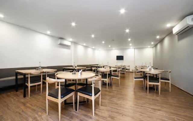 OYO Townhouse 080 Meera Bagh