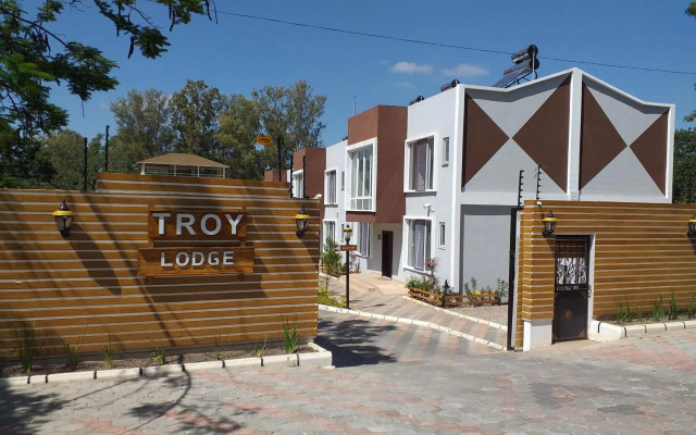 Troy Lodge