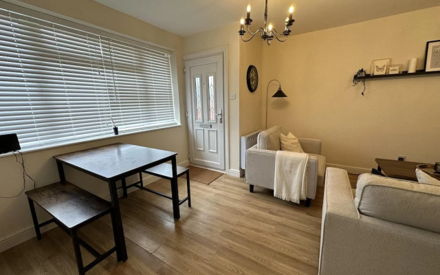 Charming 2-bed Apartment in Danbury, Essex