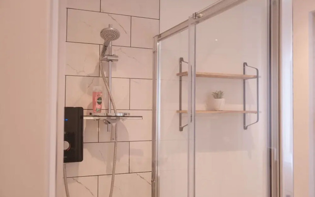 Stylish, Luxury Apartment Sleeps 4 - Southampton