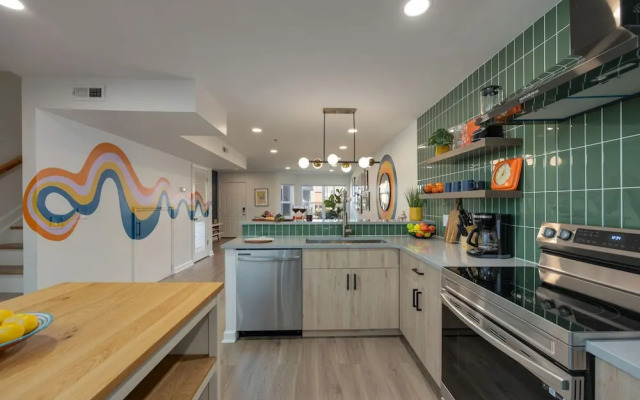 Funky Town - Walk to Broadway