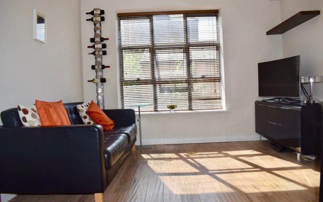 Spacious & Bight City Centre Flat