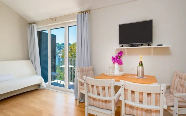 Villa Lola - Four Bedroom Villa With Sea View