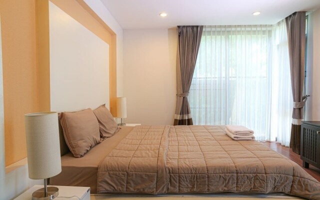 4 BR Private Villa in V49 Pattaya w/ Village Pool