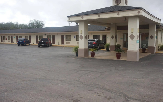 Pearsall Executive Inn