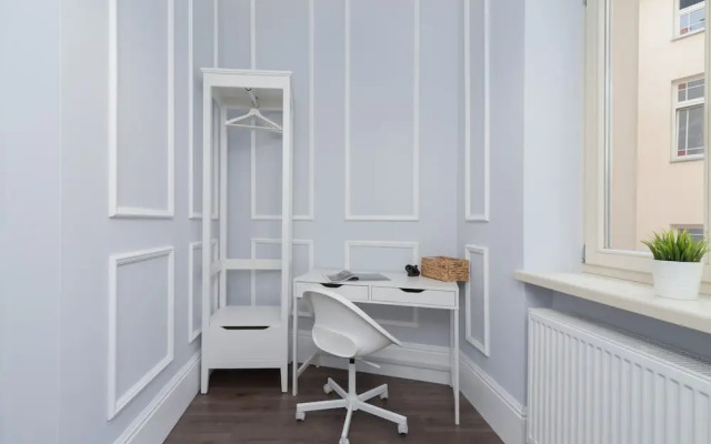 Czapskich Apartment by Renters