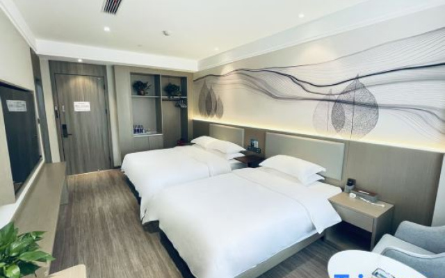 Phoenix Hotel Yaju (Pingdingshan Heping Road Pedestrian Street Store)