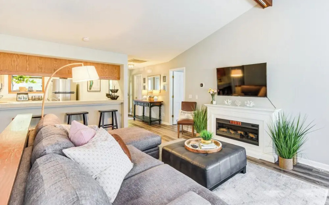 Pinehurst Home: Fire Pit, BBQ + Golf Course View!