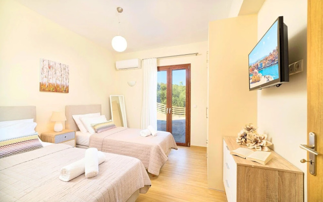 Villa Etesians Heated Pool & Jacuzzi