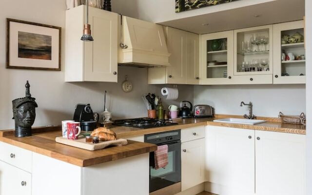 The Hummingbird Distinctive Kensington 1-bed Flat