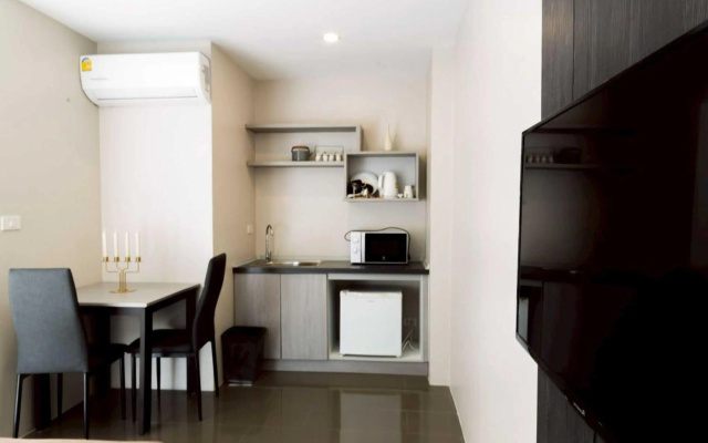 RQ Bangkok Sukhumvit 107 by Collection O