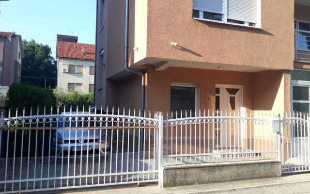 Inviting Very Nice 3 Bed Family Apartment In Nis