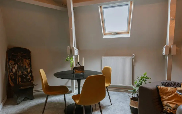 Chic Rooftop Apartment in Antwerp s Shopping hub