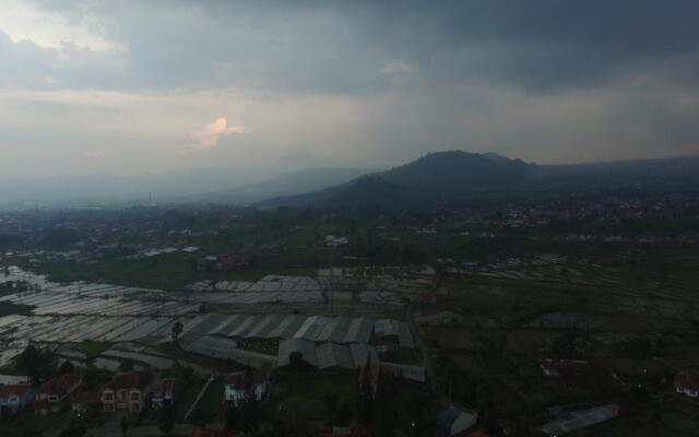 Puncak Resort Gede 17 By Aryaduta