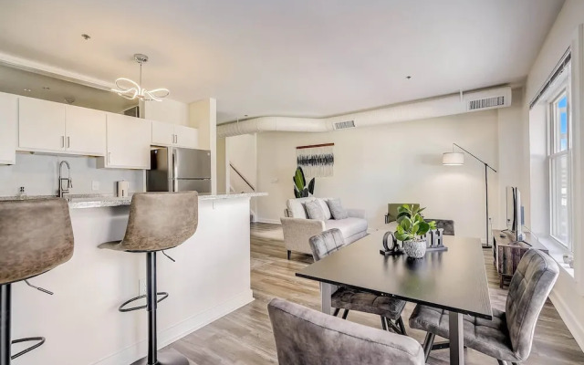 TWO CozySuites Apt w Skybridge Access 4