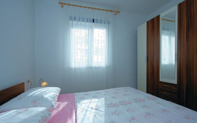 Nice Apartment in Jadranovo With 2 Bedrooms and Wifi