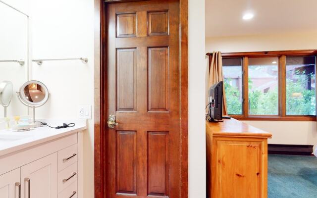 Winterset 12 Centrally Located, Cozy, Washer Dryer by RedAwning