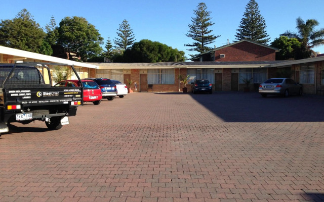 Glenelg Motel