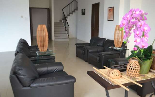 Mutiara Penthouse Hotel