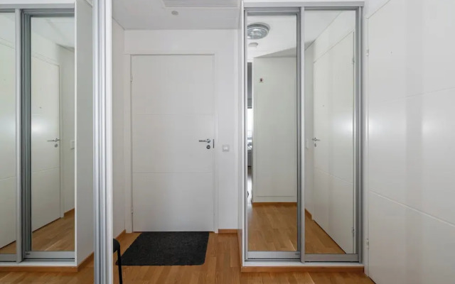 Lake View 7th Floor Studio next to Downtown